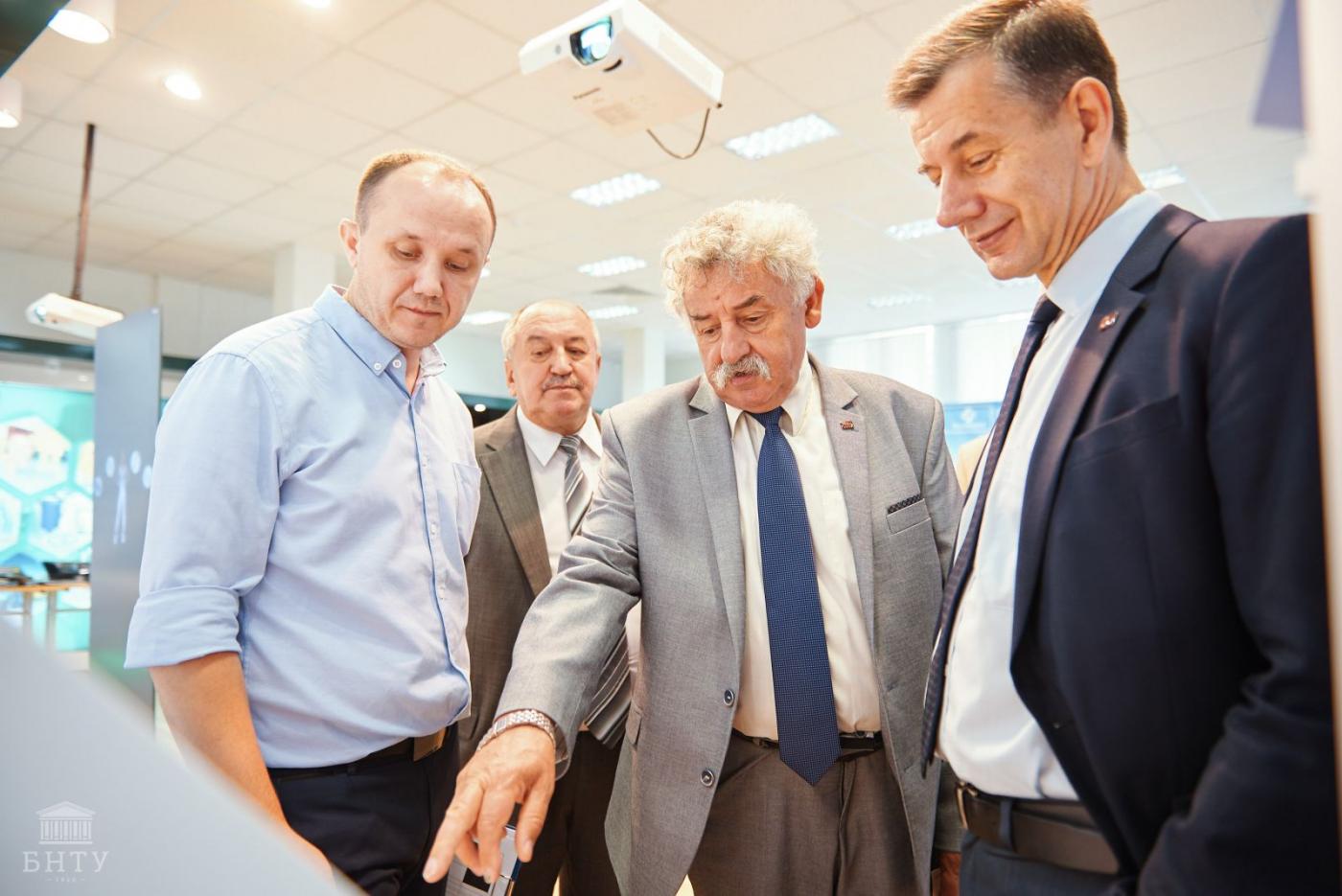 Строим наше будущее вместе 